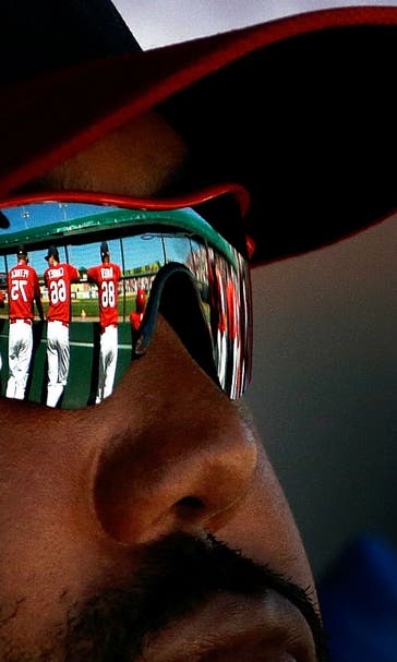 Kelly shines on mound, at plate in Cards' 6-2 win over Braves